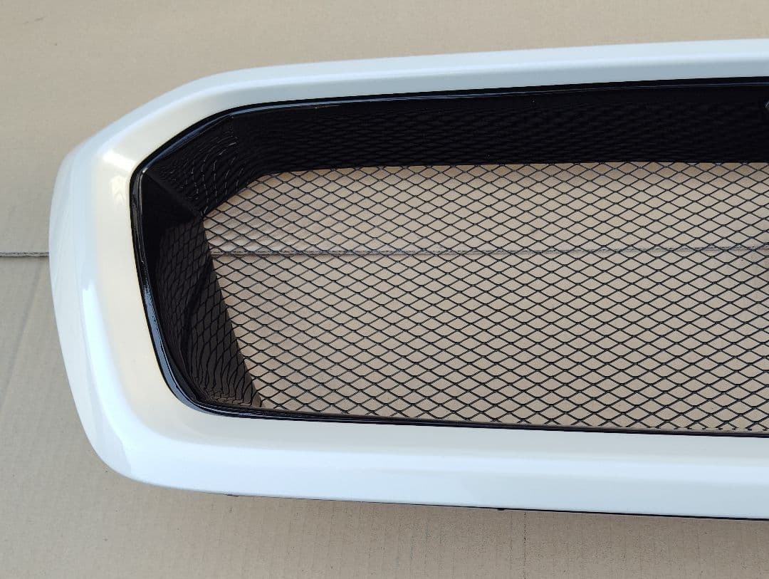 スバル　レヴォーグVM系前期型　純正フロントグリル　クリスタルホワイトパール