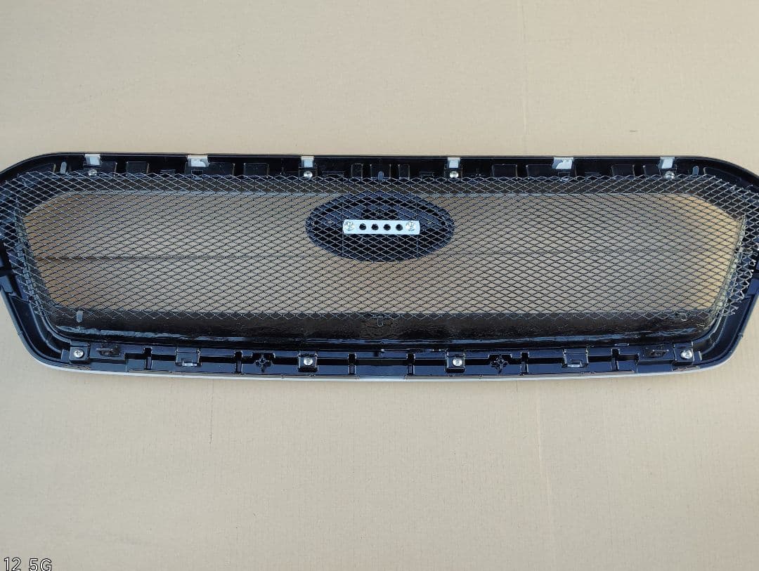 スバル　レヴォーグVM系前期型　純正フロントグリル　クリスタルホワイトパール