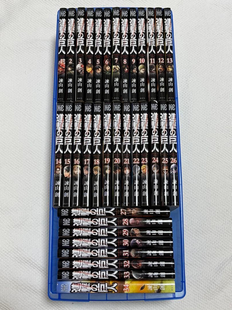 進撃の巨人1〜34全巻まとめ売り！コミックケース付き！