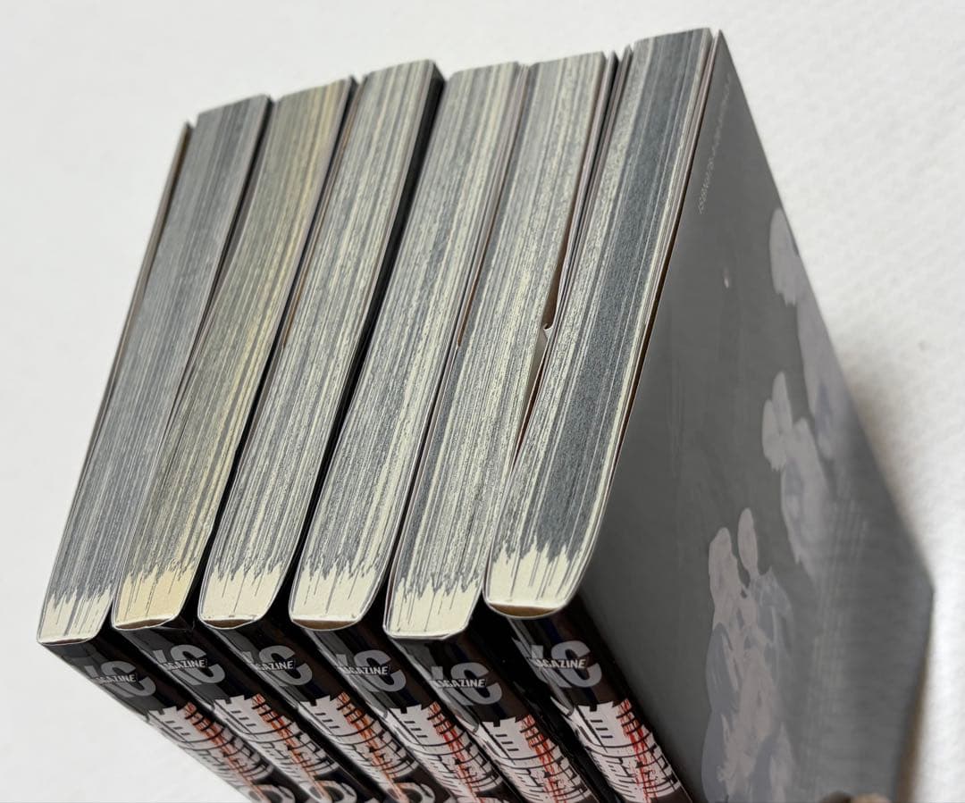 進撃の巨人1〜34全巻まとめ売り！コミックケース付き！