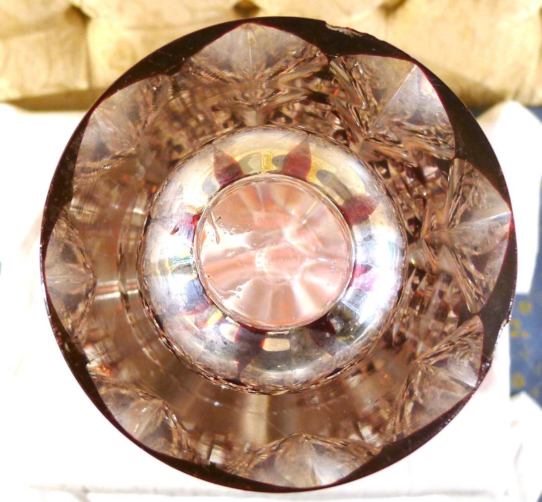 クリスタルの女王【サンルイクリスタル】高級レッドカラーフラワーベース（専用箱付）