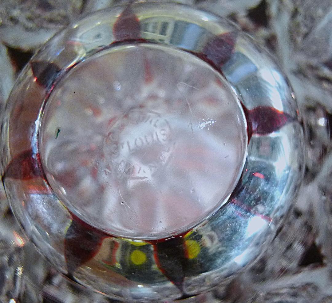 クリスタルの女王【サンルイクリスタル】高級レッドカラーフラワーベース（専用箱付）