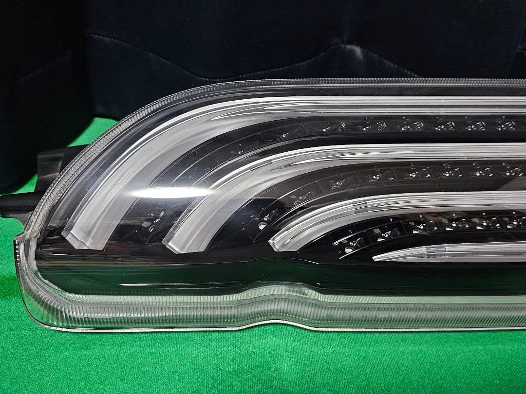 ハイエース200系、ヘリオステールランプ 球切れアリ