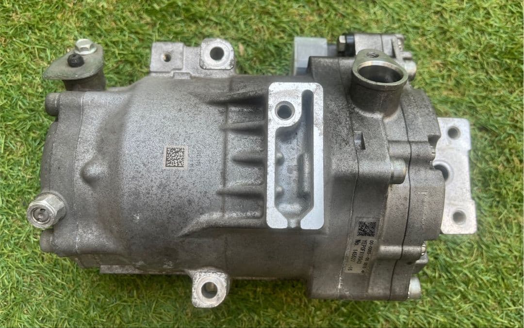 日産ノート 純正 エアコンコンプレッサー 92600-5WK0B