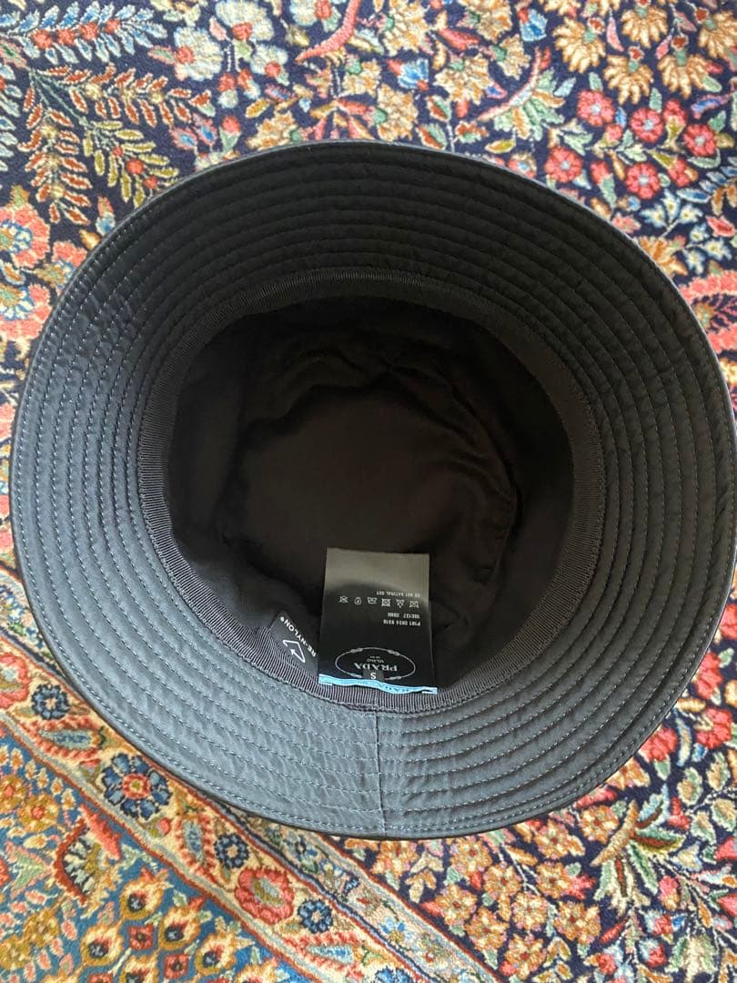 sae_tana223PRADA Re-Nylon バケットハットゴールド