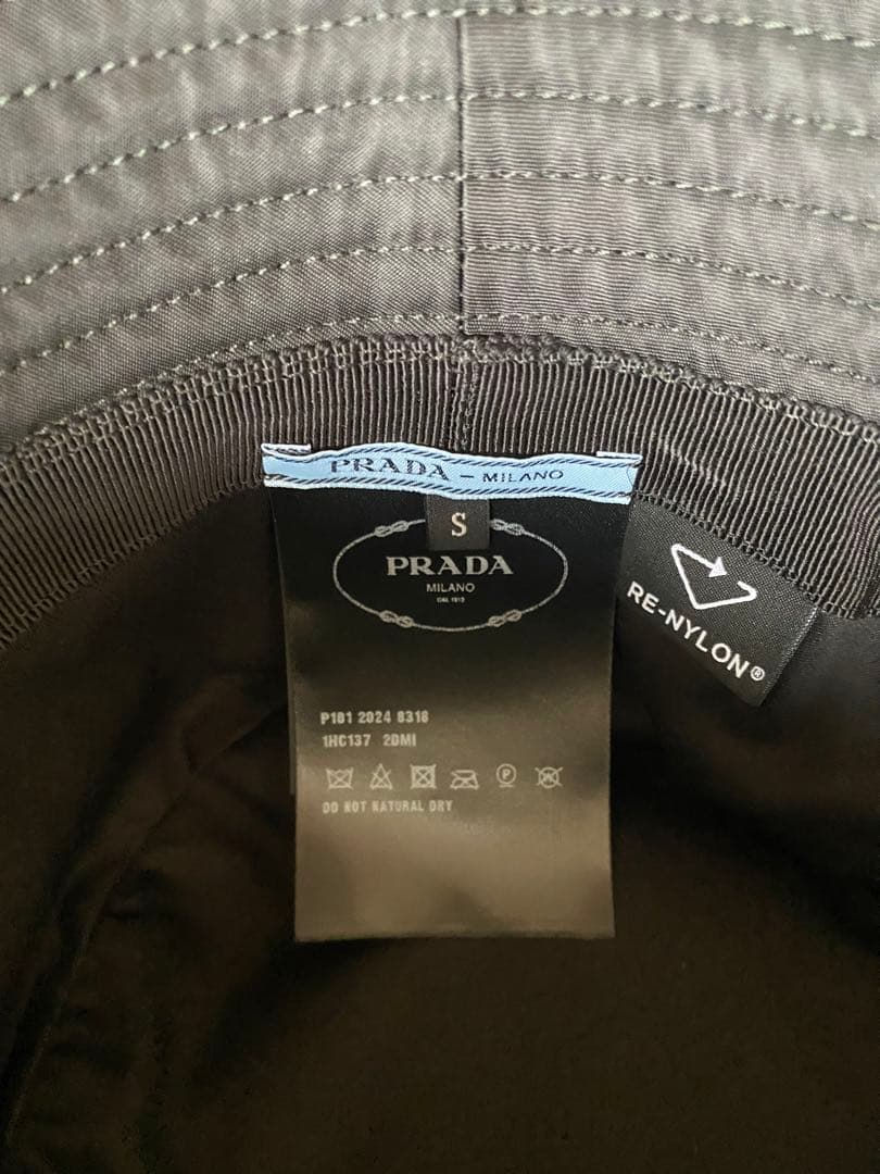 sae_tana223PRADA Re-Nylon バケットハットゴールド