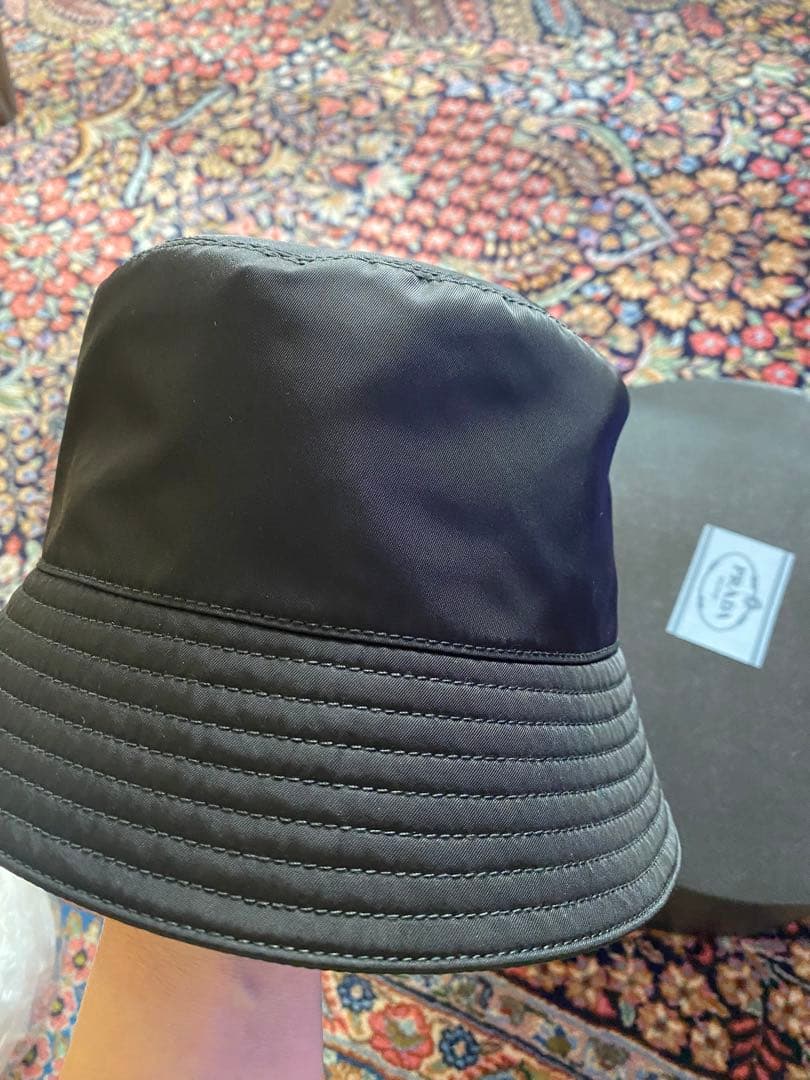 sae_tana223PRADA Re-Nylon バケットハットゴールド