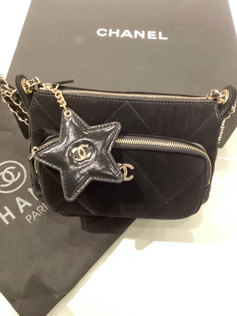 シャネル　ベルベッドエフェクトチェーンクラッチバッグ　ノベルティ