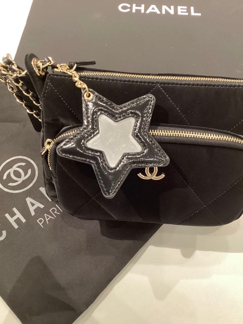 シャネル　ベルベッドエフェクトチェーンクラッチバッグ　ノベルティ