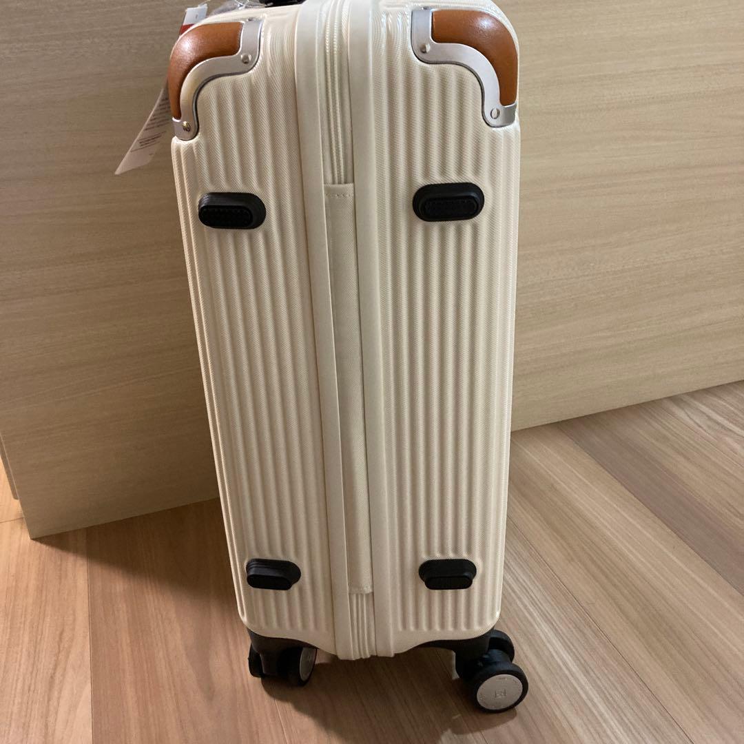 機内持ち込み可　スイスミリタリー キャリーケース アイボリー　コストコ
