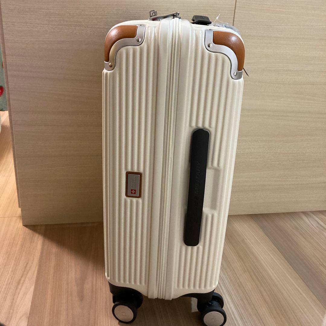 機内持ち込み可　スイスミリタリー キャリーケース アイボリー　コストコ