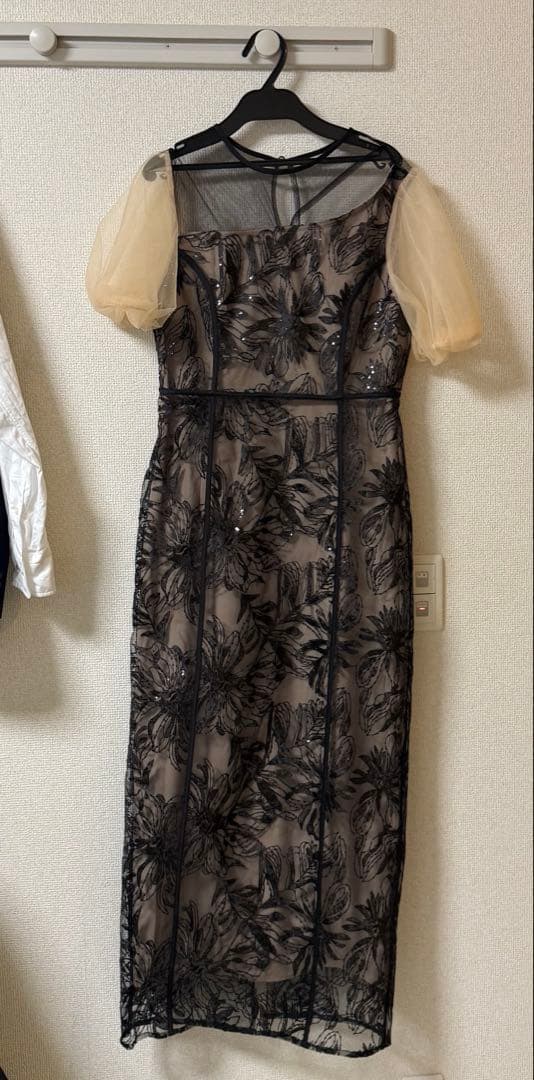 期間限定値下げ‼️新品LEJA アシメントリーシアーフラワードレスワンピース　M