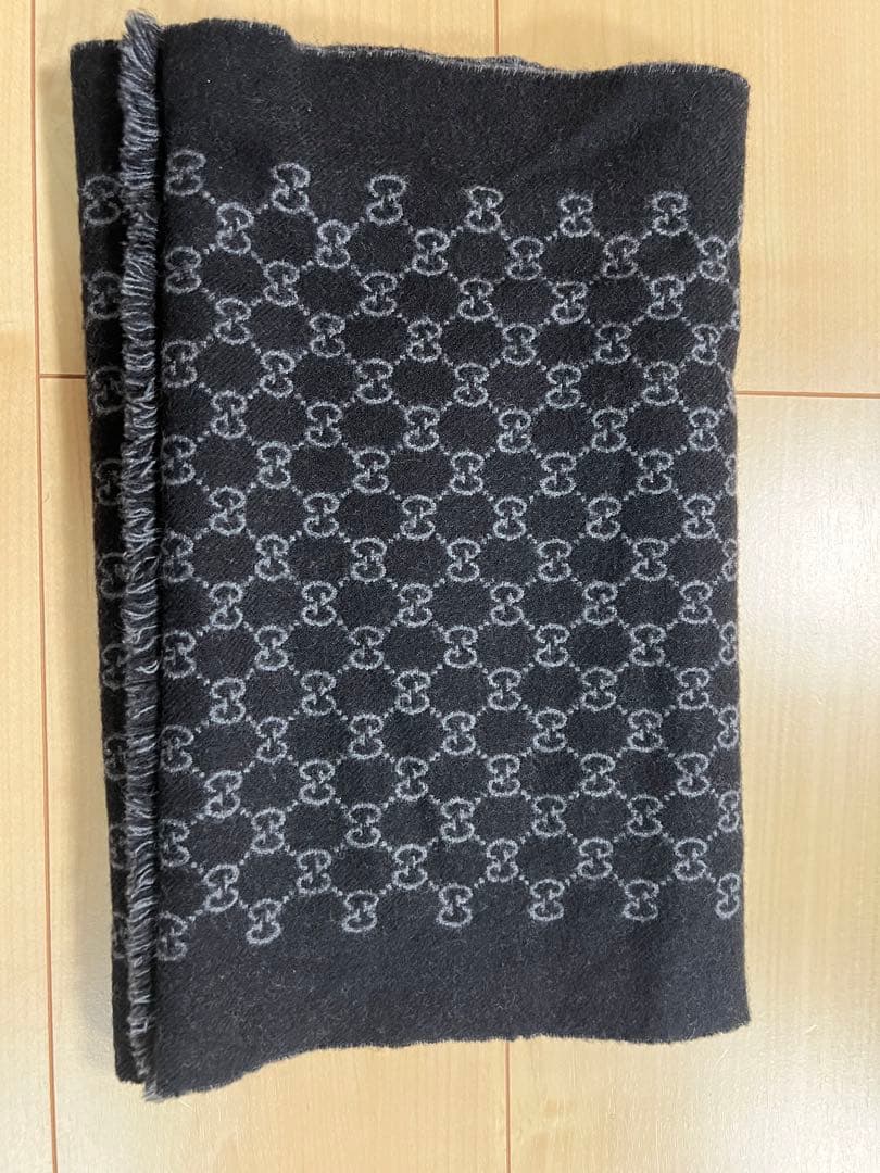 Gucci GGロゴマフラー ブラック/グレー