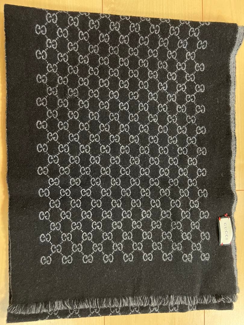 Gucci GGロゴマフラー ブラック/グレー