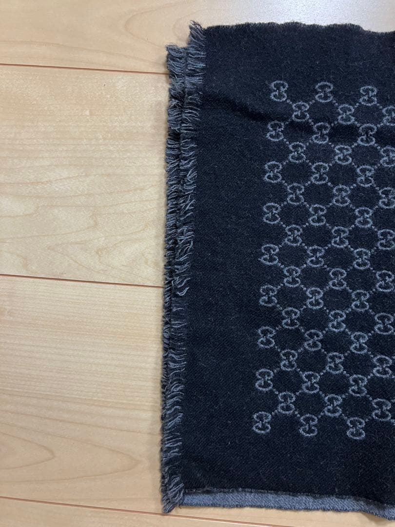Gucci GGロゴマフラー ブラック/グレー
