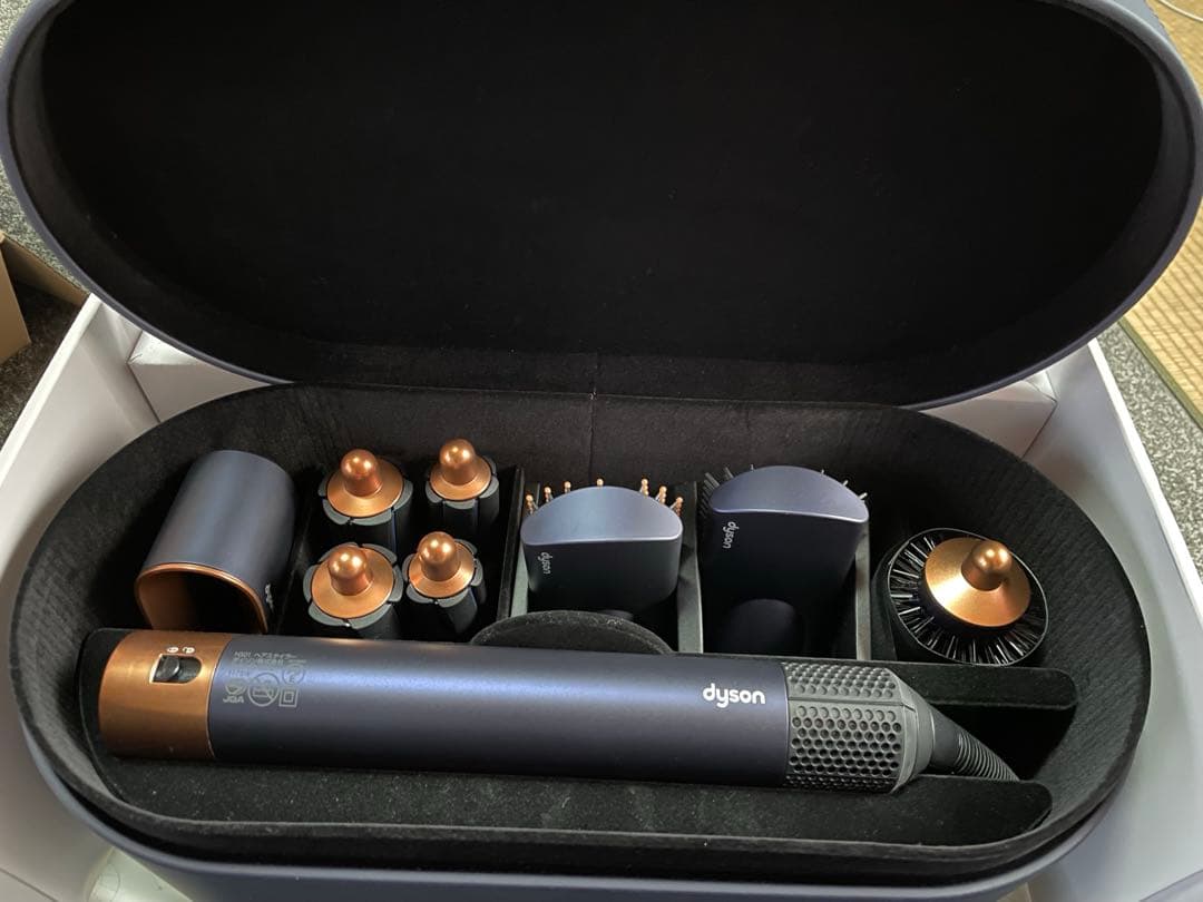 ヘアドライヤー Dyson Airwrap complete