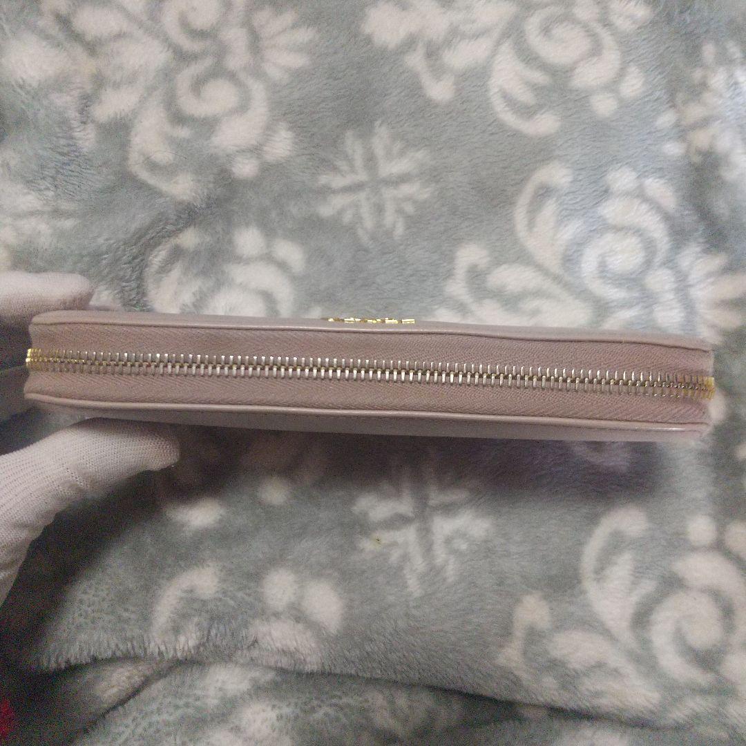 プラダPRADAサフィアーノラウンドファスナーベージュ系