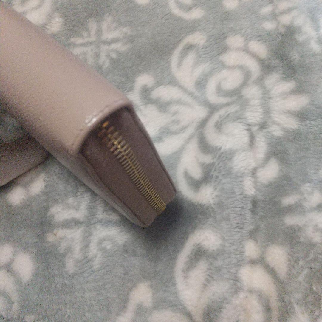 プラダPRADAサフィアーノラウンドファスナーベージュ系