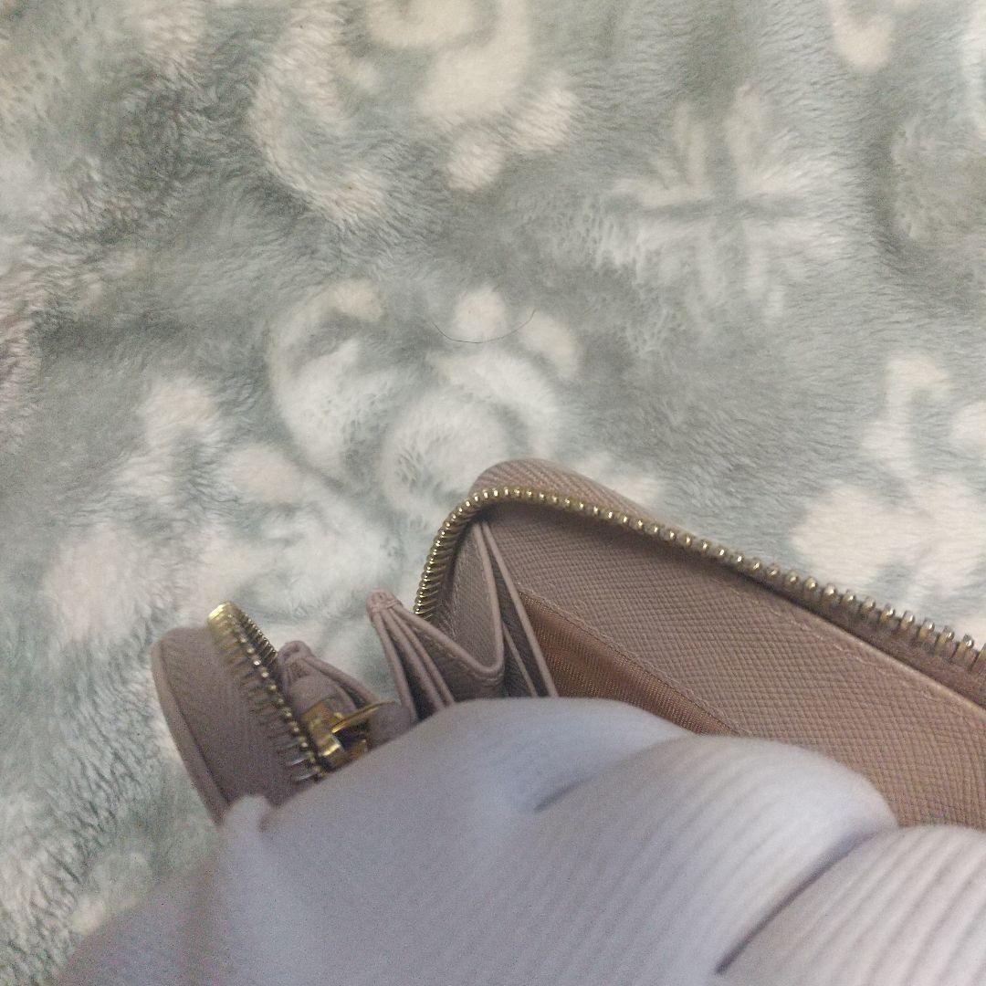 プラダPRADAサフィアーノラウンドファスナーベージュ系