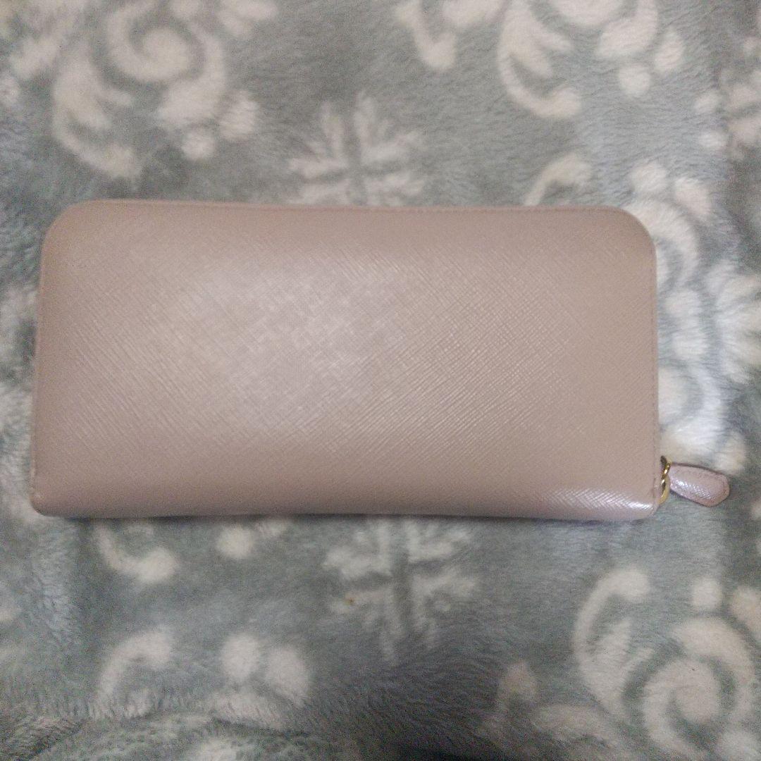 プラダPRADAサフィアーノラウンドファスナーベージュ系