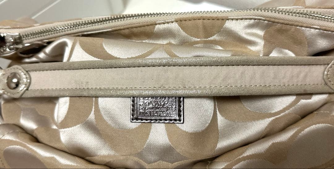 〇251047 コーチ ポピー シグネチャー ショルダーバック　18350