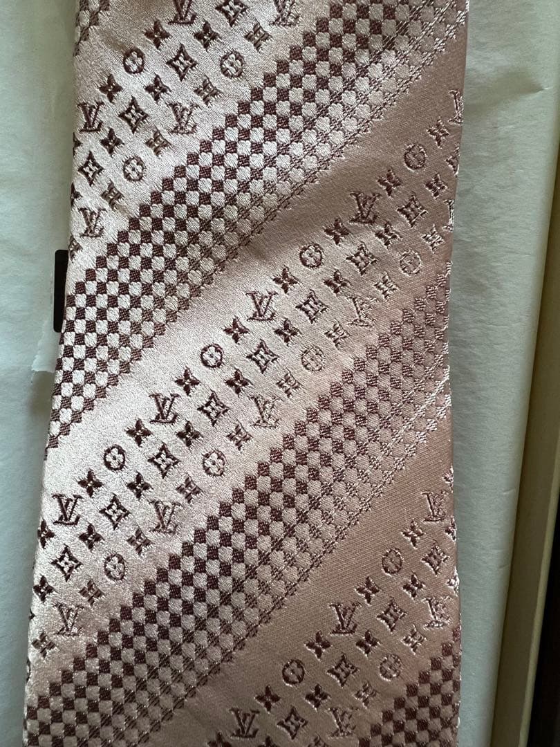 超メルカリ市特価★LOUIS VUITTON ネクタイ 箱なし★ピンク系