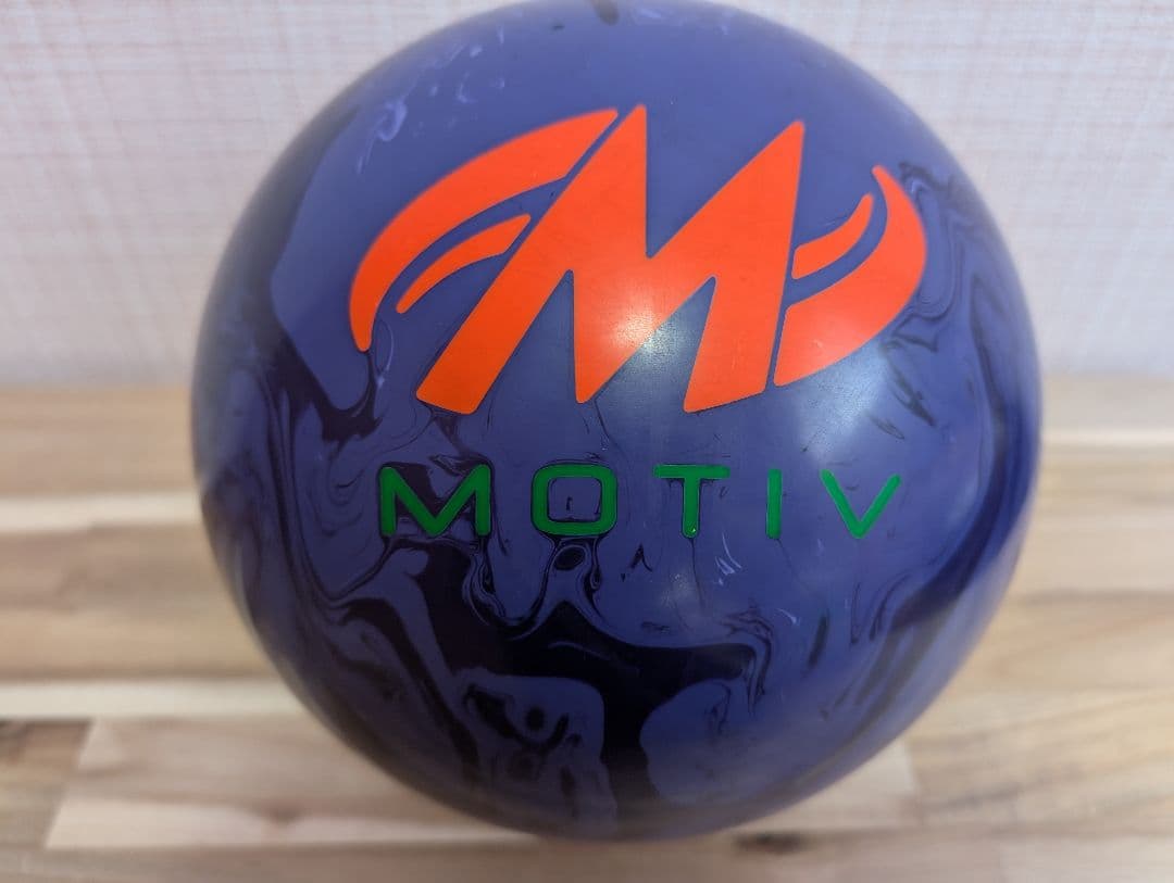 今日限定セール　ベノムショック　ボウリングボール　15P サムレス　MOTIV