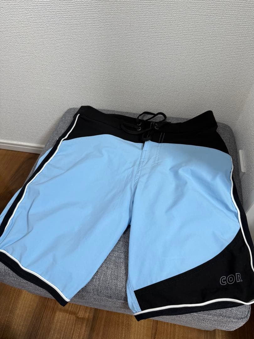 COR APL サーフパンツ Sサイズ 水色/黒