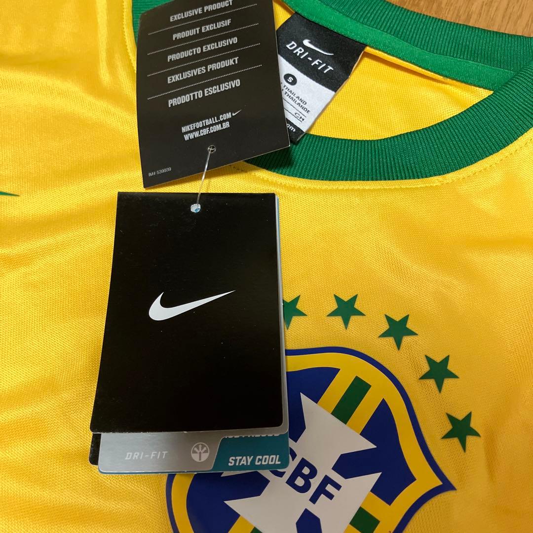 Nike製ブラジル代表シャツ 2014 ＳDri-FIT素材　ナイキ　サッカー