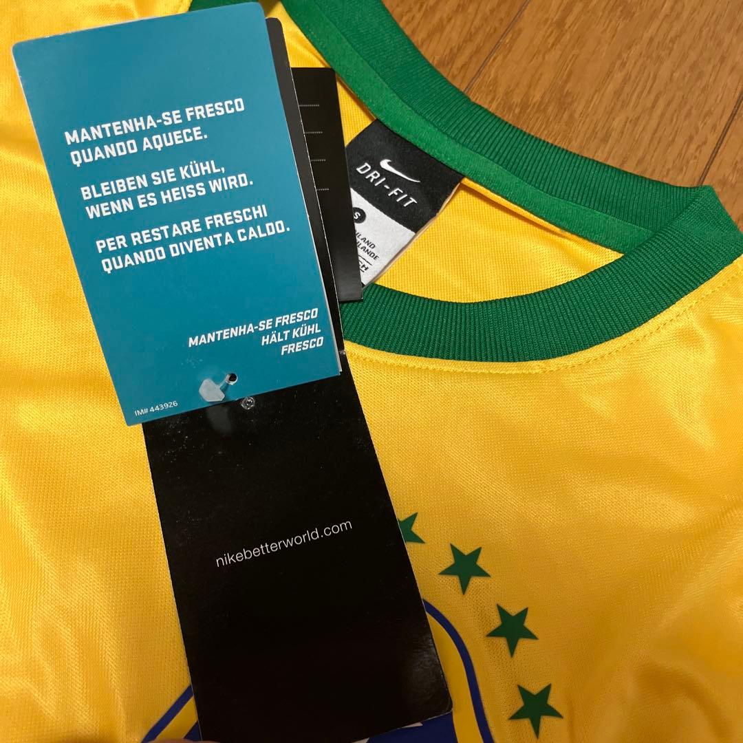 Nike製ブラジル代表シャツ 2014 ＳDri-FIT素材　ナイキ　サッカー