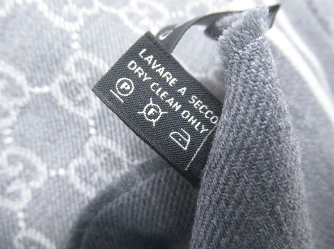 美品GUCCIグレー GGパターン マフラー フリンジ付き