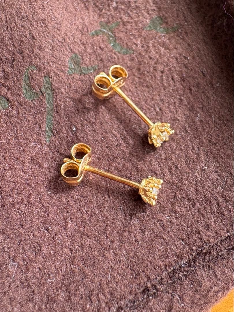 agete ダイヤモンド　スタッドピアス