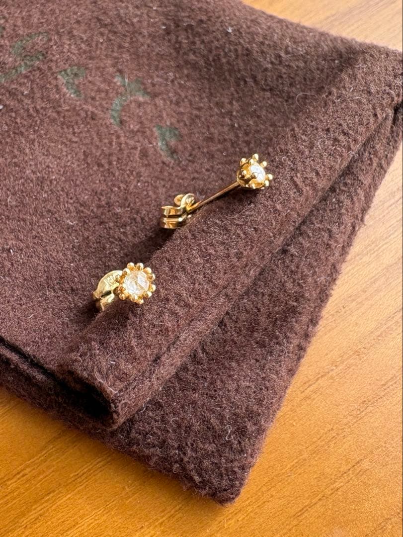 agete ダイヤモンド　スタッドピアス