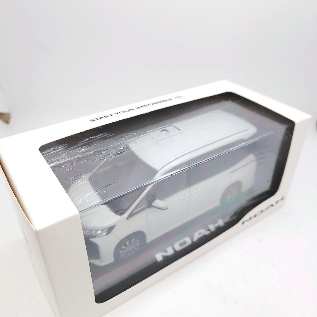【新品未使用】トヨタ⭐︎カラーサンプルミニカー！⭐︎ノア⭐︎ホワイトパール
