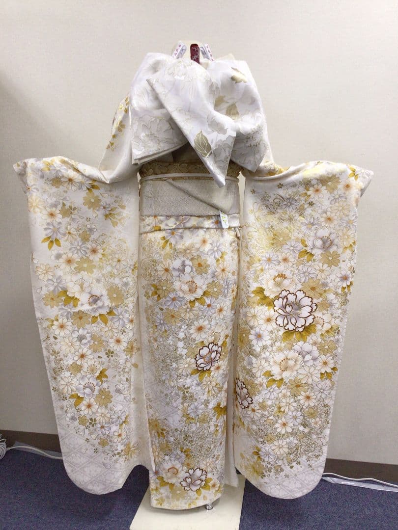 【157~170センチぐらいの方が適応サイズ】振袖フルセット　白×金と緑