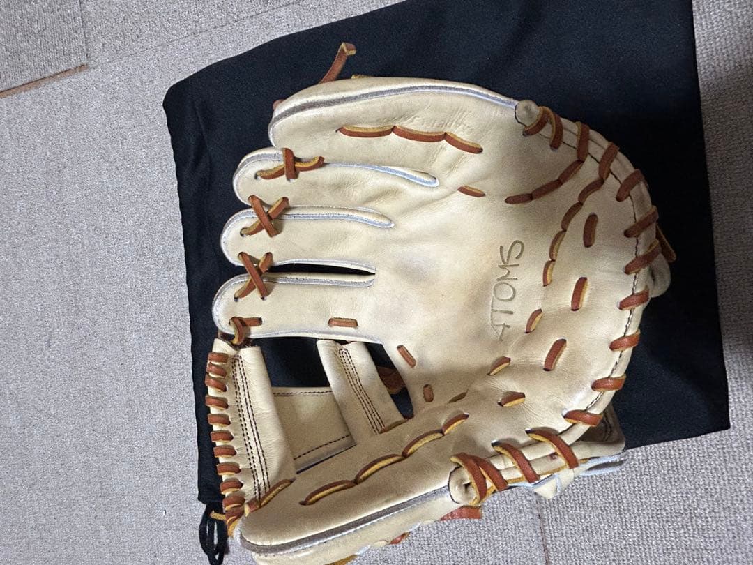 クリーム色 レザー 硬式グローブ 右投用アトムズ