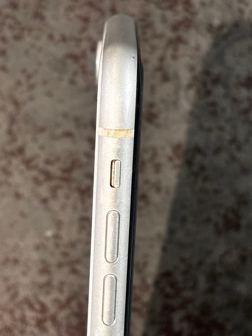 シルル　iPhone XR 128GB ホワイト82％ ,84% ２台