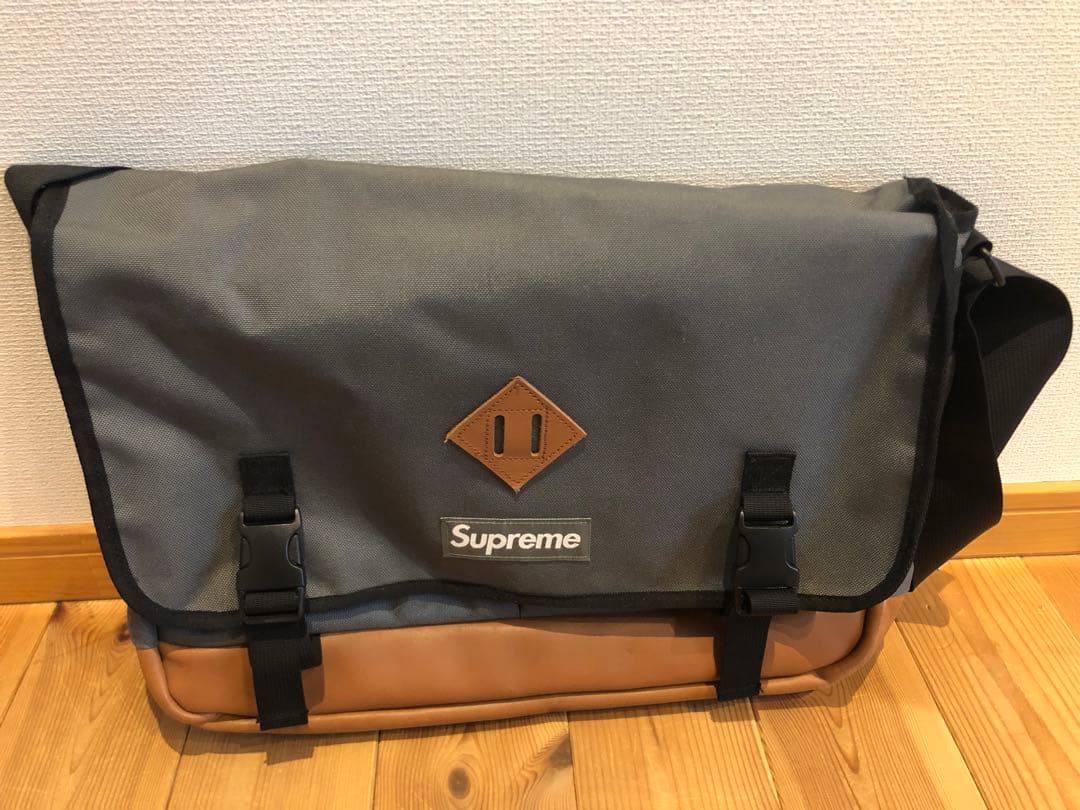 supreme messenger bag メッセンジャー　バッグ