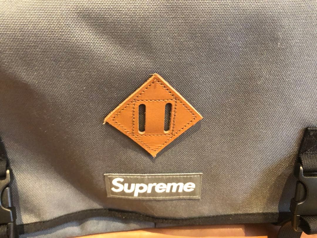 supreme messenger bag メッセンジャー　バッグ