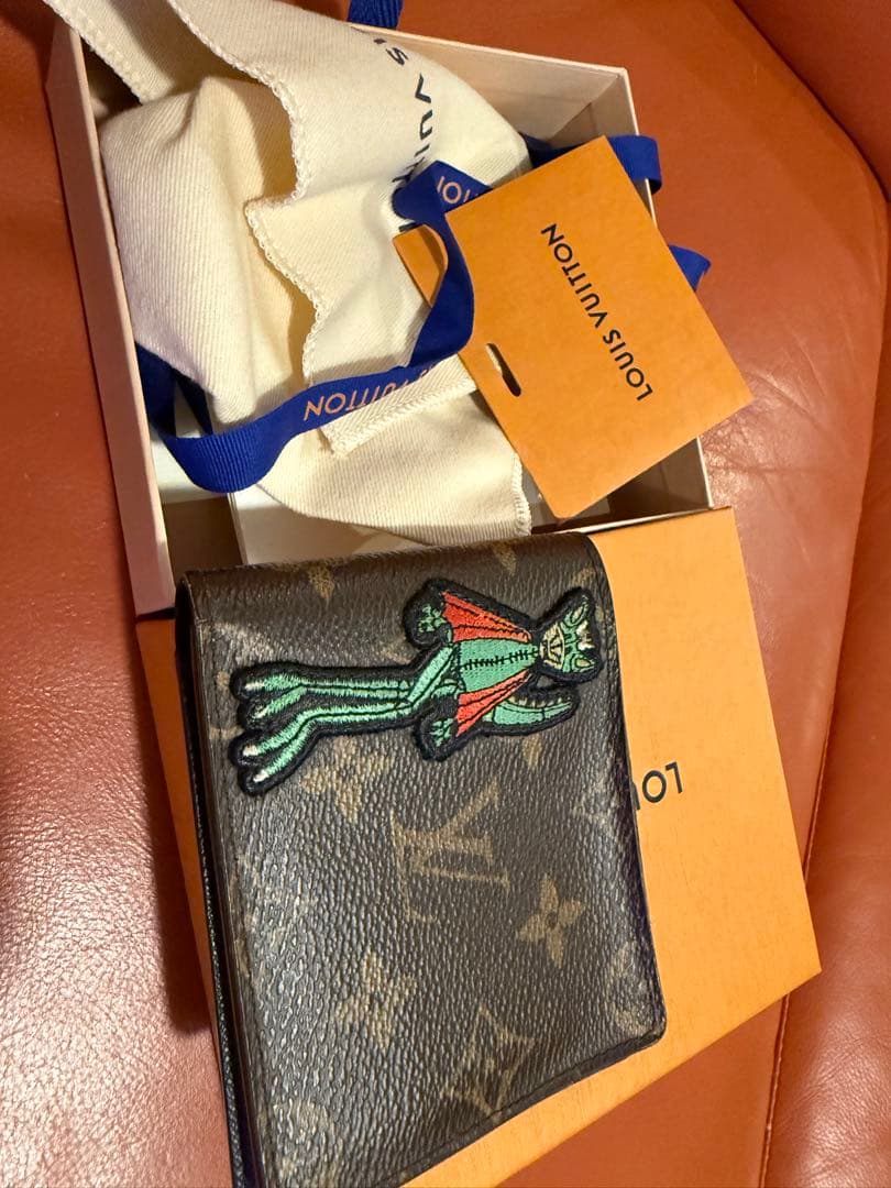 Louis Vuitton エイリアン刺繍 二つ折り財布