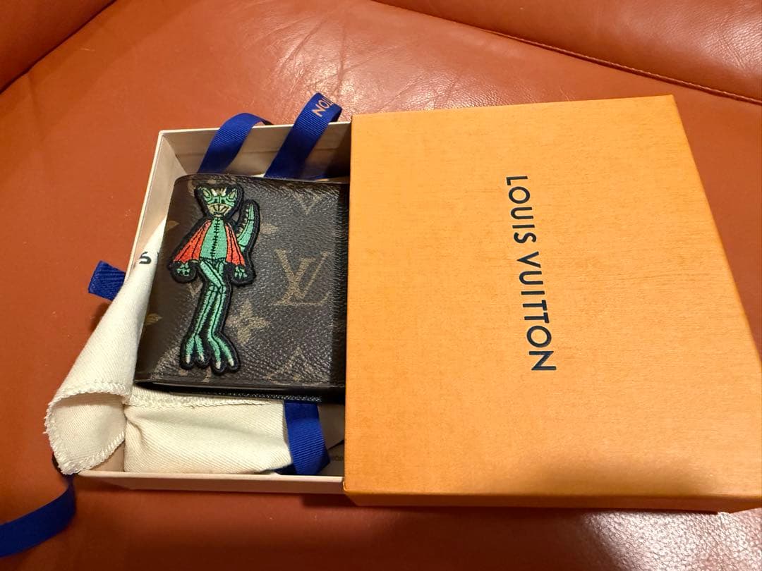 Louis Vuitton エイリアン刺繍 二つ折り財布