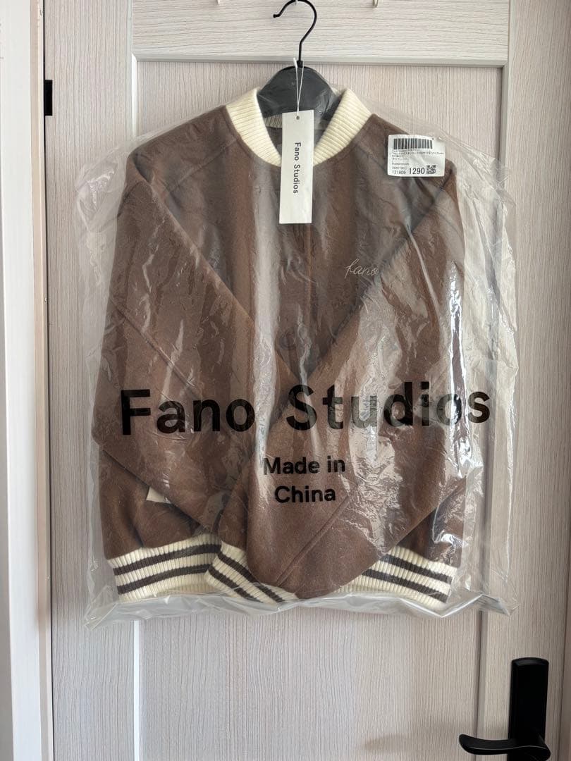 新品　定価28,980円　Fano Studios フロントロゴスタジャン