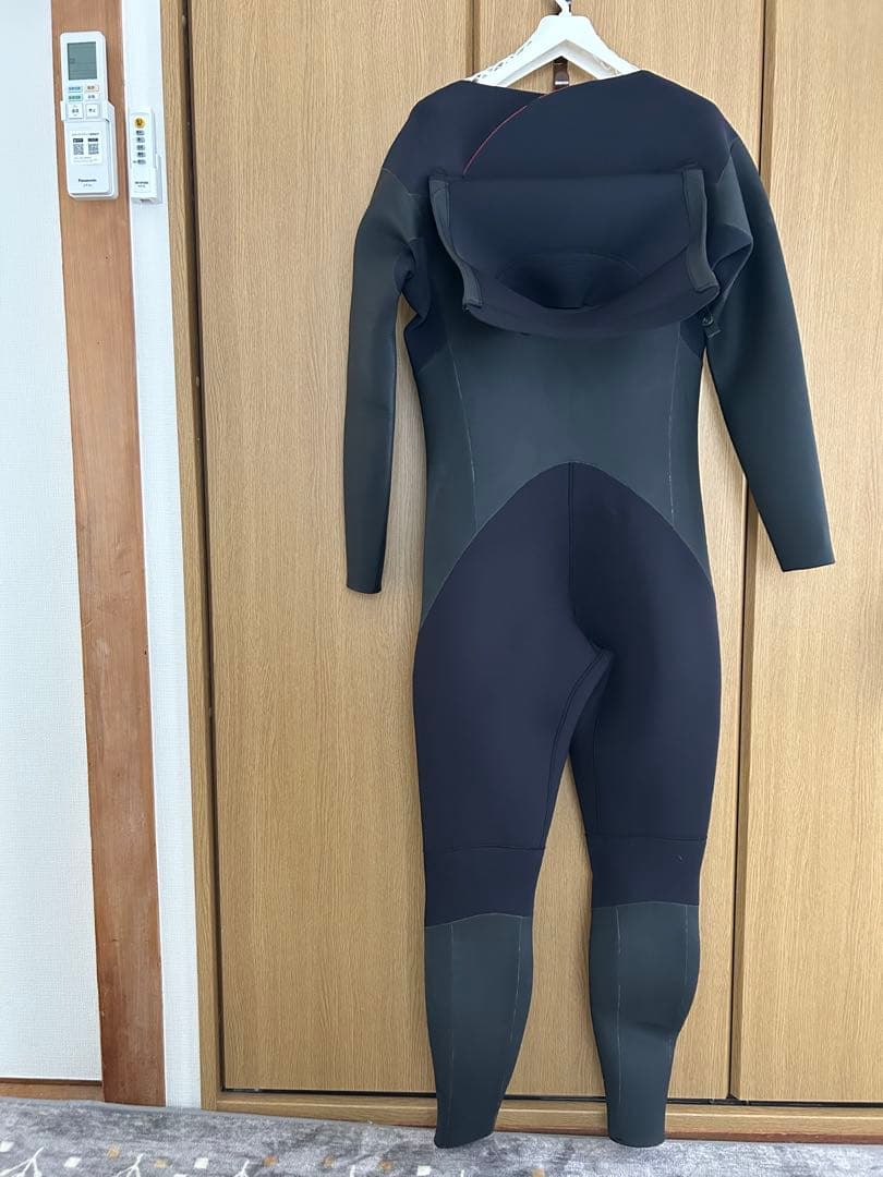 新品未使用セミドライスーツ５mm x ３mm サイズLWハイスペックで暖か〜い！