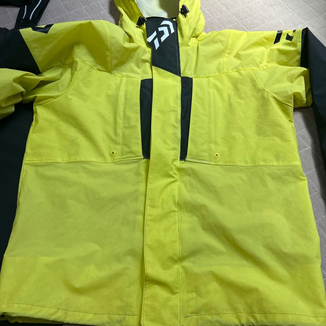 防水レインウェア フード付き 黄色/黒　ダイワ　daiwa Lサイズ