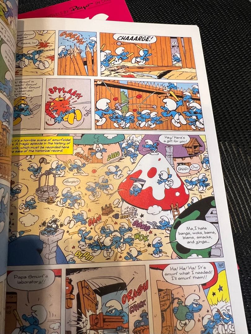 英語絵本　the Smurfs 3 in 1