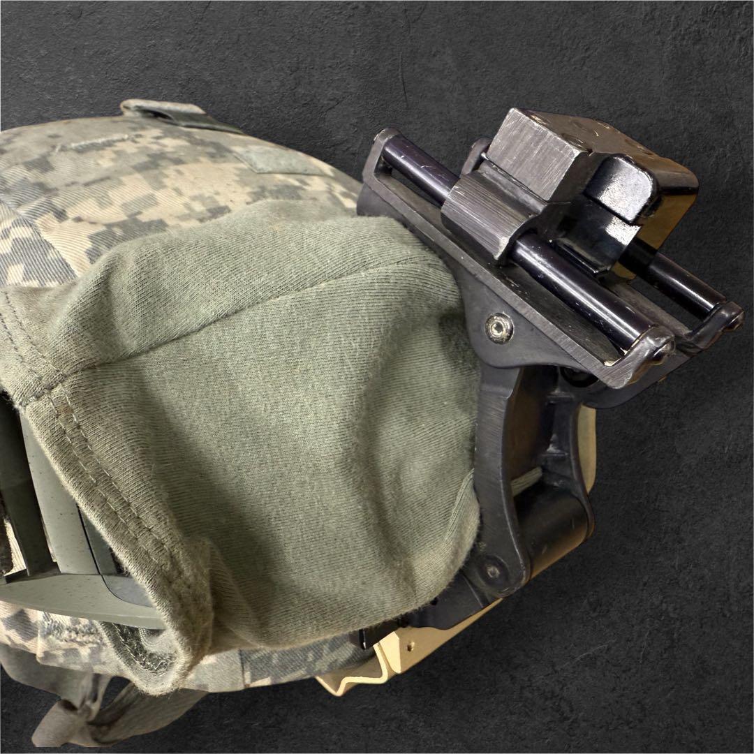 実物　米陸軍ヘルメット/ACUパターンカバー