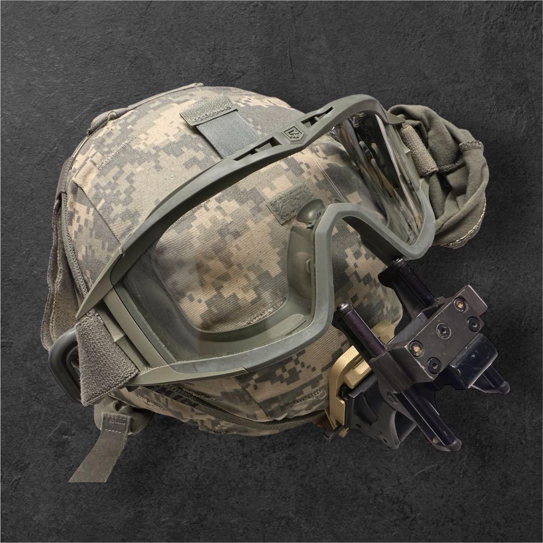 実物　米陸軍ヘルメット/ACUパターンカバー