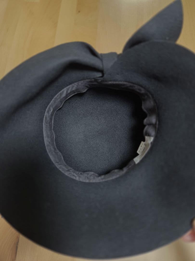 カシラ　ブリュレ　リボン付きブラックウールハット　女優帽