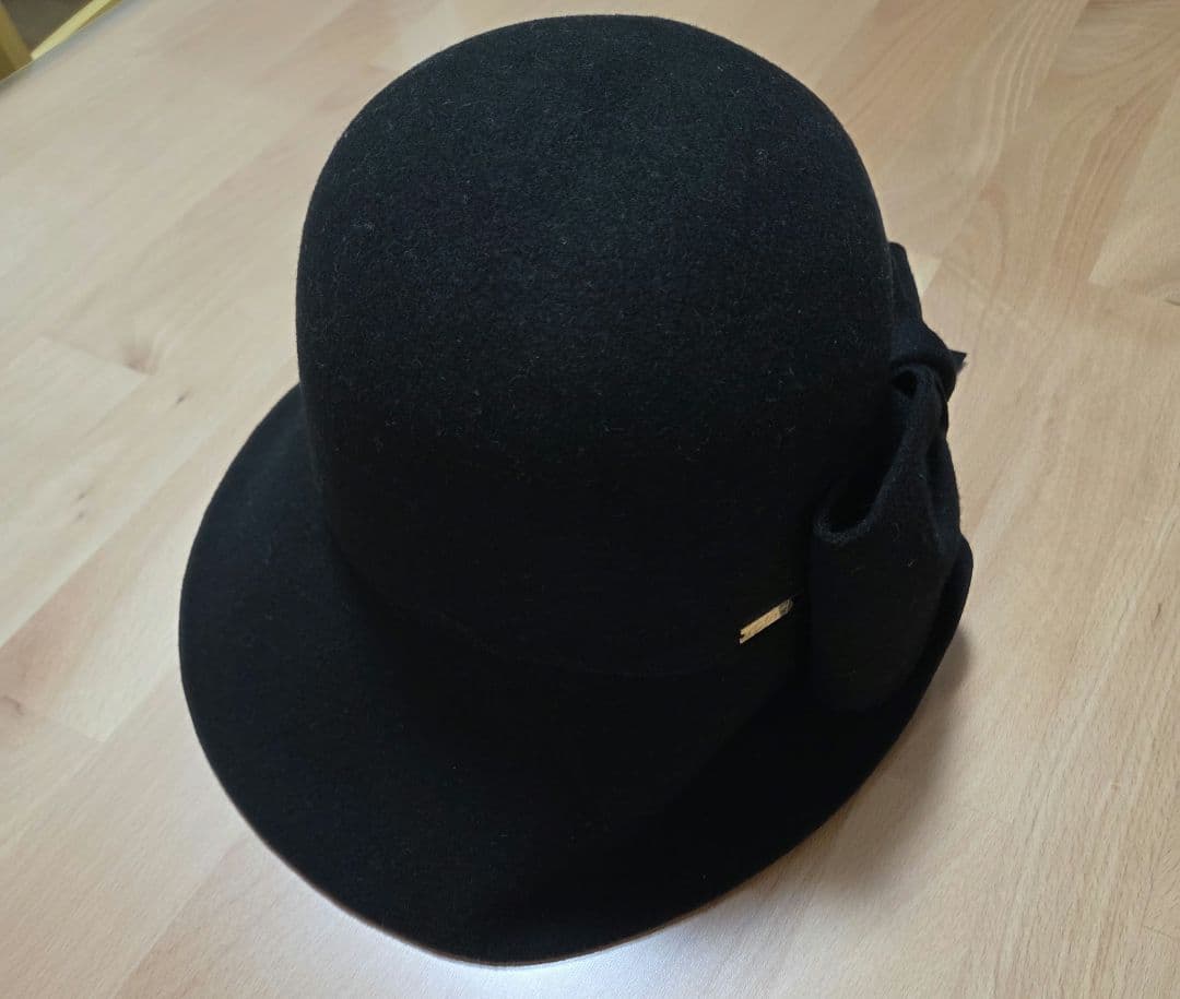 カシラ　ブリュレ　リボン付きブラックウールハット　女優帽