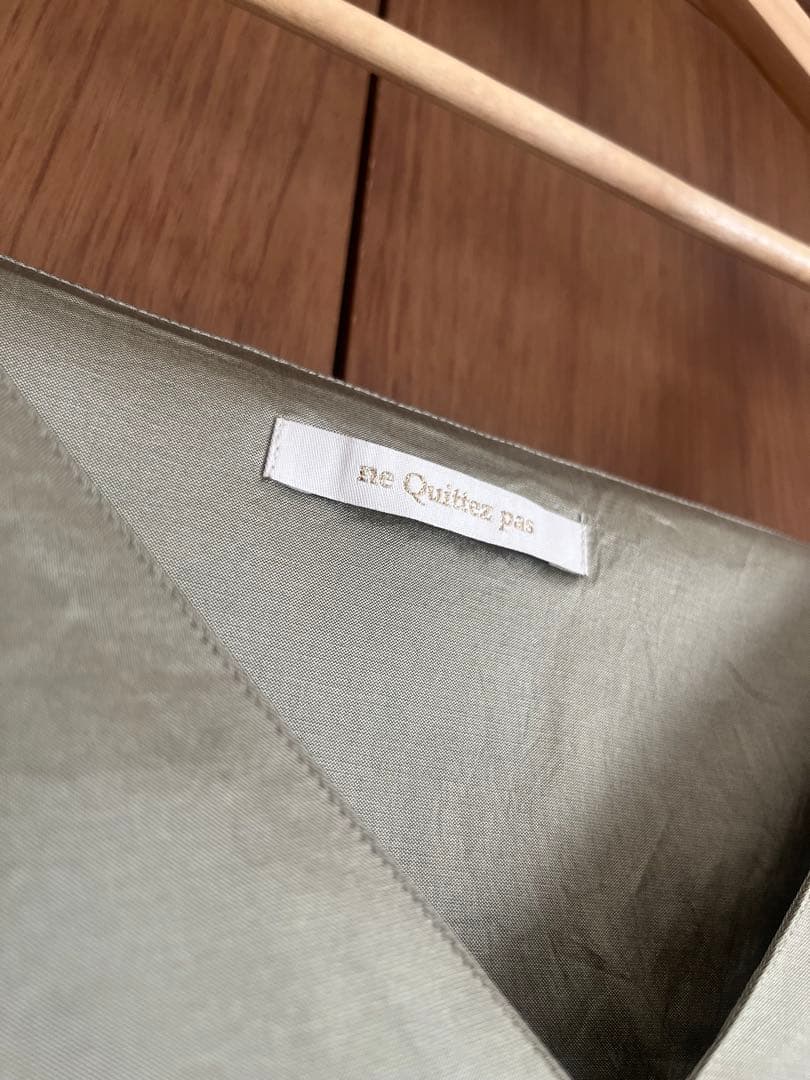 【試着のみ】刺繍入オリーブ色　ワンピース ne Quittez pas ヌキテパ